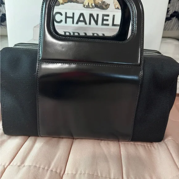 Vintage Salvatore Ferragamo Black Nylon & Patent Leather Mini Bag - Picture 3 of 9